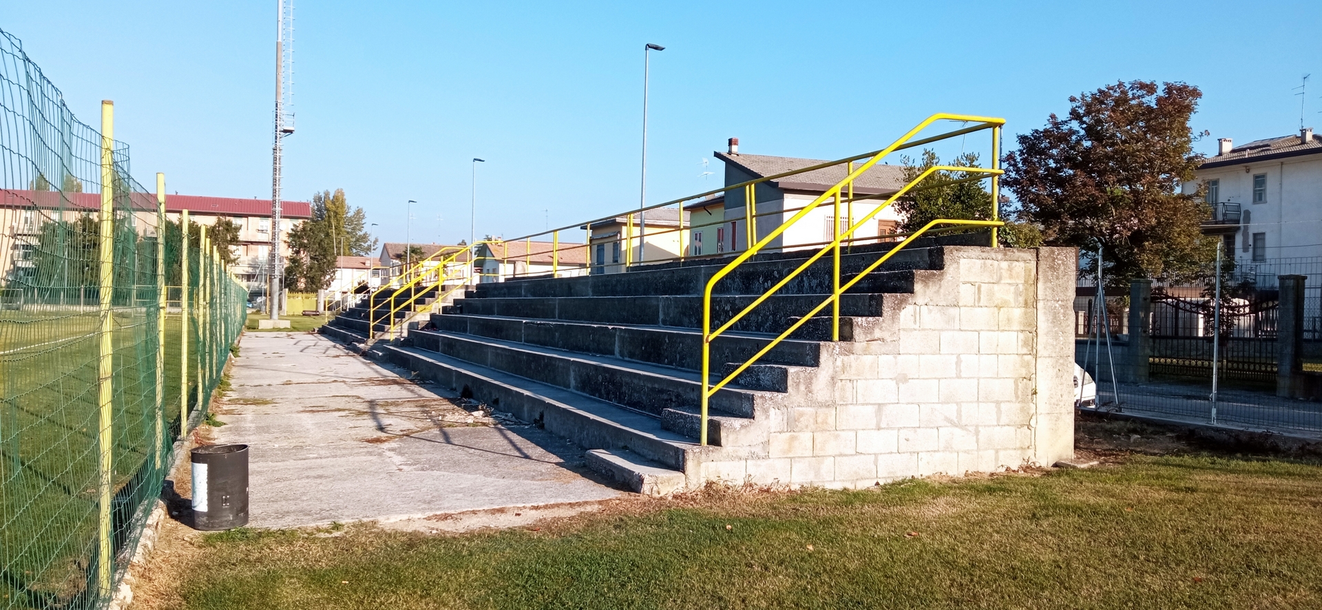 Centro Sportivo comunale di Massa Fiscaglia - scalinate prima